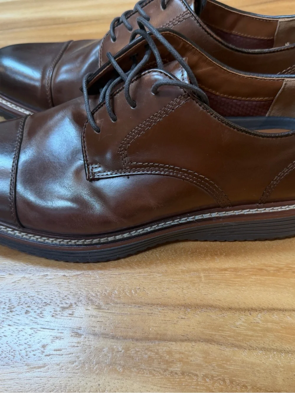 Johnston & Murphy Brown Leather Oxfords with Dark Brown Interior